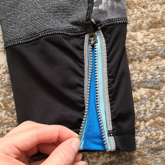 Lululemon Run The World 7/8 Tight - Picture 3 of 8